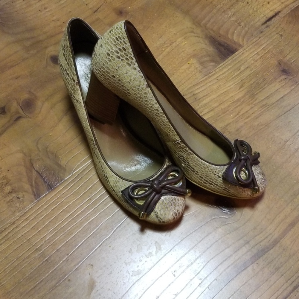 B Makowsky shoes w heels